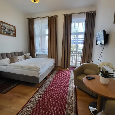 Palacyk Srebrna Fala Bed & Breakfast *