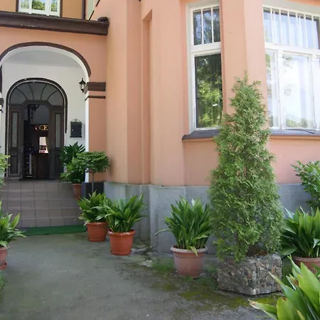 Palacyk Srebrna Fala Bed and Breakfast 3*